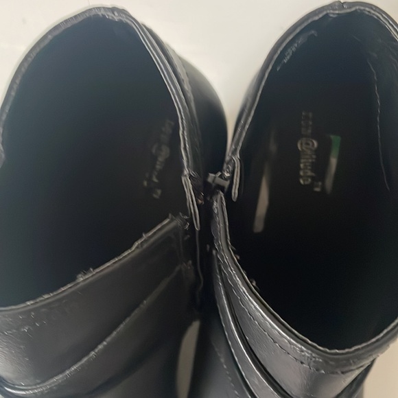 New attitude 2.25” heeled ankle boots - Picture 7 of 8